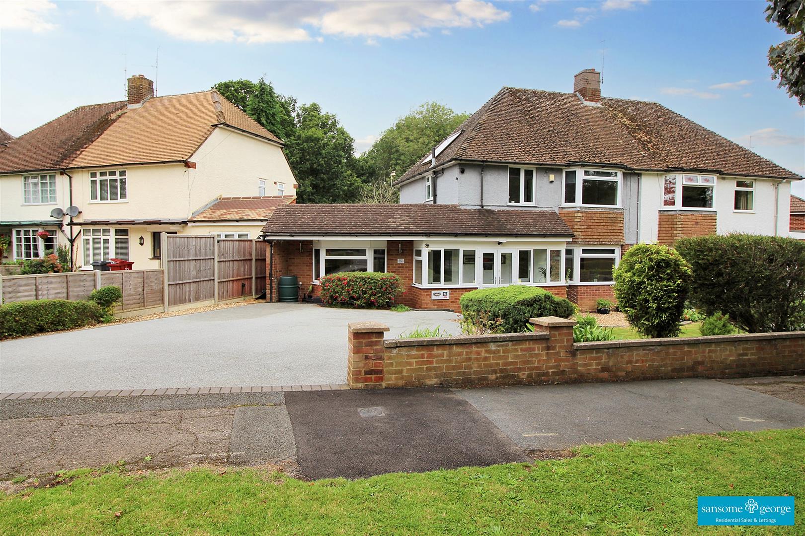 3 bed property in Halls Road, Tilehurst